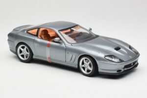 Ferrari 550 Maranello Gris Metallic Maisto 1:18 4839 Metal - imagen 4 de 6