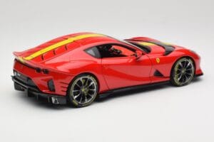 Ferrari 812 Competizione Rosso Corsa Con Rayas Amarillas Bburago 1:18 18-16915 Metal - imagen 3 de 8