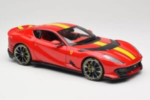 Ferrari 812 Competizione Rosso Corsa Con Rayas Amarillas Bburago 1:18 18-16915 Metal - imagen 6 de 8