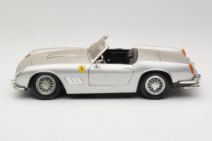 Ferrari California Descapotable Plata Tonka 1:18 01109-S1 Metal - imagen 4 de 8