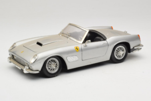 Ferrari California Descapotable Plata Tonka 1:18 01109-S1 Metal