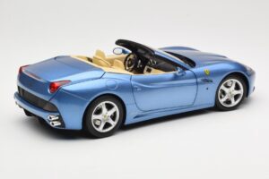 Ferrari California Azul Claro Hot Wheels 1:18 N2043 Metal - imagen 3 de 8