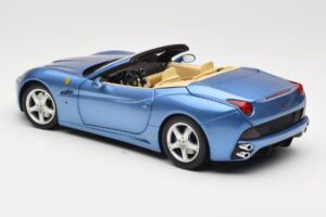 Ferrari California Azul Claro Hot Wheels 1:18 N2043 Metal - imagen 7 de 8