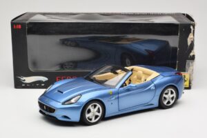 Ferrari California Azul Claro Hot Wheels 1:18 N2043 Metal - imagen 8 de 8