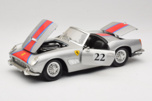 Ferrari California #22 Plata Franja Roja 1966 Tonka 1:18 01109-S2 Metal - imagen 2 de 8