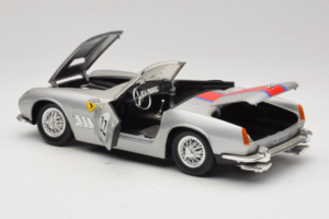 Ferrari California #22 Plata Franja Roja 1966 Tonka 1:18 01109-S2 Metal - imagen 5 de 8