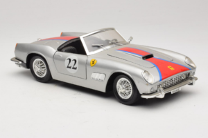 Ferrari California #22 Plata Franja Roja 1966 Tonka 1:18 01109-S2 Metal - imagen 6 de 8