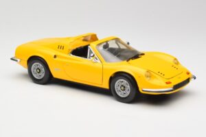 Ferrari Dino 246 GTS Amarillo Hot Wheels 1:18 23920 Metal - imagen 6 de 8