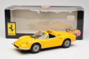 Ferrari Dino 246 GTS Amarillo Hot Wheels 1:18 23920 Metal - imagen 8 de 8
