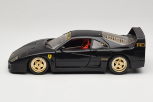 Ferrari F40 Negro con Ruedas Doradas Bburago 1:18 3032-B2 Metal - imagen 4 de 8