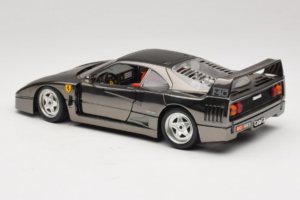 Ferrari F40 Chrome Black Bburago 1:18 3401-B1 Metal - imagen 7 de 8