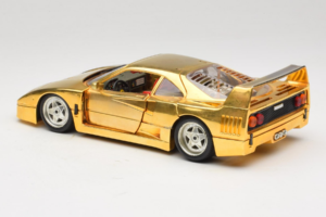 Ferrari F40 Chrome Gold Limited Edition 250 pcs Bburago 1:18 3332-G1 Metal - imagen 7 de 8