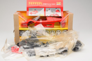 Ferrari F40 Rojo Model Kit Maisto 1:18 39822 Metal - imagen 2 de 2