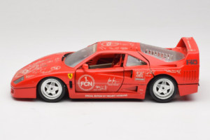 Ferrari F40 Evoluzione FC Nürnberg Special Edition Rojo Bburago 1:18 3042-FCN Metal - imagen 4 de 8