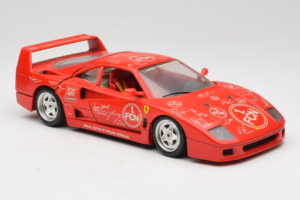 Ferrari F40 Evoluzione FC Nürnberg Special Edition Rojo Bburago 1:18 3042-FCN Metal - imagen 6 de 8