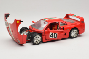 Ferrari F40 #40 Rojo con Bandera Italiana Bburago 1:18 3032-P1 Metal - imagen 2 de 8