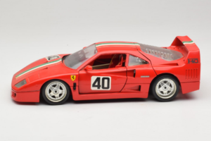 Ferrari F40 #40 Rojo con Bandera Italiana Bburago 1:18 3032-P1 Metal - imagen 4 de 8