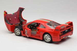 Ferrari F40 #40 Rojo con Bandera Italiana Bburago 1:18 3032-P1 Metal - imagen 5 de 8