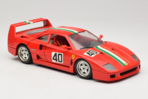 Ferrari F40 #40 Rojo con Bandera Italiana Bburago 1:18 3032-P1 Metal - imagen 6 de 8