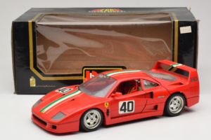 Ferrari F40 #40 Rojo con Bandera Italiana Bburago 1:18 3032-P1 Metal - imagen 8 de 8