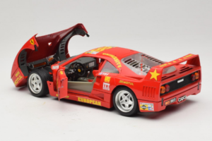 Ferrari F40 LM #86 Ch. Pozzi IMSA 24 Hours of Le Mans 1985 Rojo Bburago 1:18 3332-P6 Metal - imagen 5 de 8