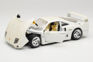 Ferrari F40 Blanco Bburago 1:18 3332-W4 Metal - imagen 2 de 8