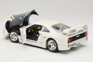 Ferrari F40 Blanco Bburago 1:18 3332-W4 Metal - imagen 5 de 8