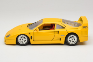Ferrari F40 Amarillo Bburago 1:18 3032-Y1 Metal - imagen 4 de 8