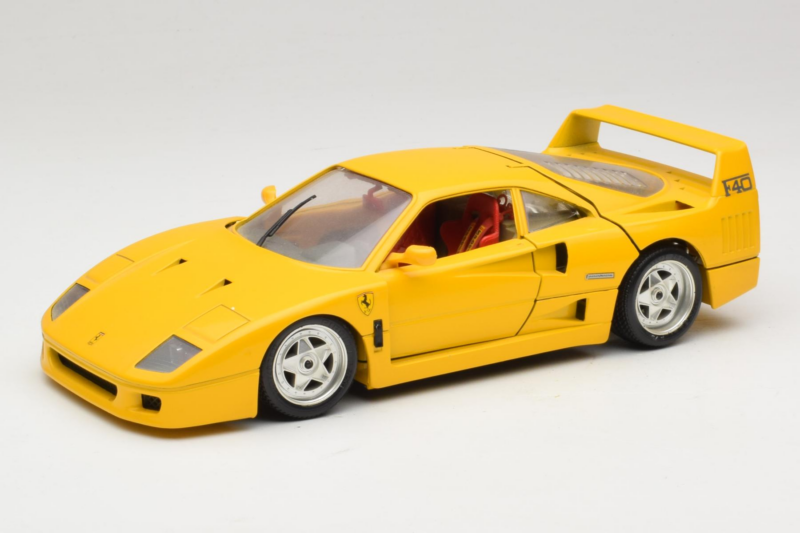 Ferrari F40 Amarillo Bburago 1:18 3032-Y1 Metal