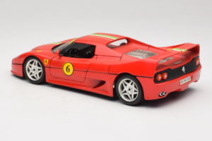 Ferrari F50 Coupé #6 Rojo con Bandera Italiana Bburago 1:18 3382-P1 Metal - imagen 7 de 8