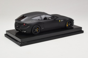 Ferrari FF Matte Black MR Collection 1:18 FERR04CAL Resina - imagen 3 de 7
