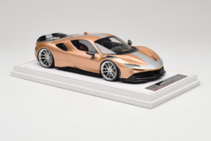 Ferrari SF90 Novitec Dorado Plateado Franja IVY 1:18 REMC028 Resina - imagen 4 de 7