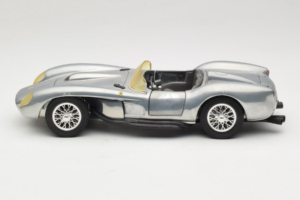 Ferrari Testa Rossa Chrome Silver Hot Wheels 1:18 25737 Metal - imagen 4 de 8