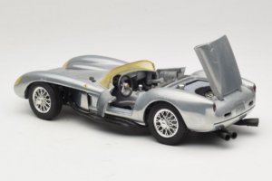 Ferrari Testa Rossa Chrome Silver Hot Wheels 1:18 25737 Metal - imagen 5 de 8