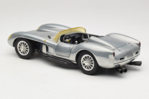 Ferrari Testa Rossa Chrome Silver Hot Wheels 1:18 25737 Metal - imagen 7 de 8