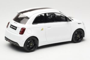 Abarth 500e Blanco IXO 1:18 MCG18497 Metal - imagen 2 de 6
