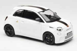 Abarth 500e Blanco IXO 1:18 MCG18497 Metal - imagen 4 de 6
