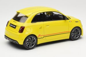 Abarth 500e Amarillo IXO 1:18 MCG18498 Metal - imagen 2 de 6
