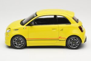 Abarth 500e Amarillo IXO 1:18 MCG18498 Metal - imagen 3 de 6