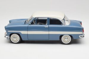 Ford Taunus 12M P2 Azul Rayas Revell 1:18 08880-M1 Metal - imagen 4 de 8