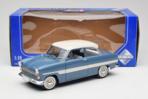 Ford Taunus 12M P2 Azul Rayas Revell 1:18 08880-M1 Metal - imagen 8 de 8