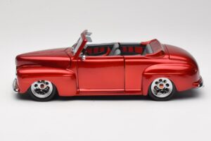 Ford Cabriolet Red Metallic Road Signature 1:18 30028 Metal - imagen 4 de 8