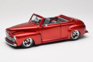 Ford Cabriolet Red Metallic Road Signature 1:18 30028 Metal