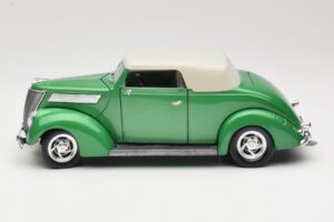 Ford Descapotable Verde Road Signature 1:18 92239 Metal - imagen 4 de 8