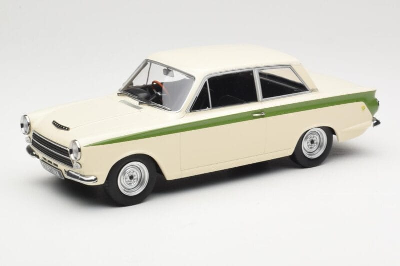 Ford Cortina Lotus White & Green Stripe MCG 1:18 MCG18434 Metal