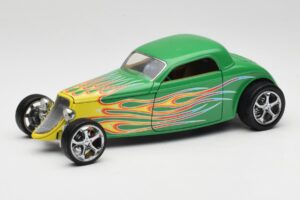 Ford Coupe Verde con Fuego Road Signature 1:18 30109 Metal