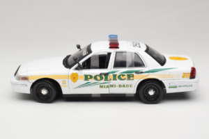 Ford Crown Victoria Police Interceptor CSI Miami GreenLight 1:18 13514 Metal - imagen 3 de 6