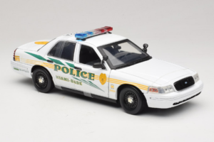 Ford Crown Victoria Police Interceptor CSI Miami GreenLight 1:18 13514 Metal - imagen 4 de 6