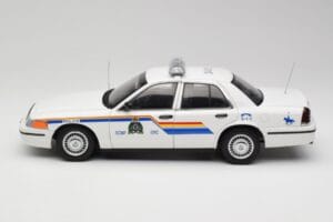 Ford Crown Victoria RCMP Police Car AUTOart 1:18 72706 Metal - imagen 4 de 8