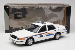 Ford Crown Victoria RCMP Police Car AUTOart 1:18 72706 Metal - imagen 8 de 8